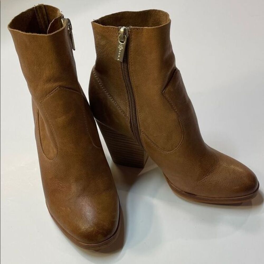 Isola’ Brown Leather Ankle Boots Women’s Size 6 Side Zip Stacked Heel Booties